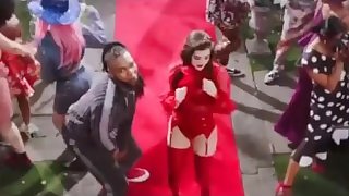 Hailee Steinfeld - Gimme More